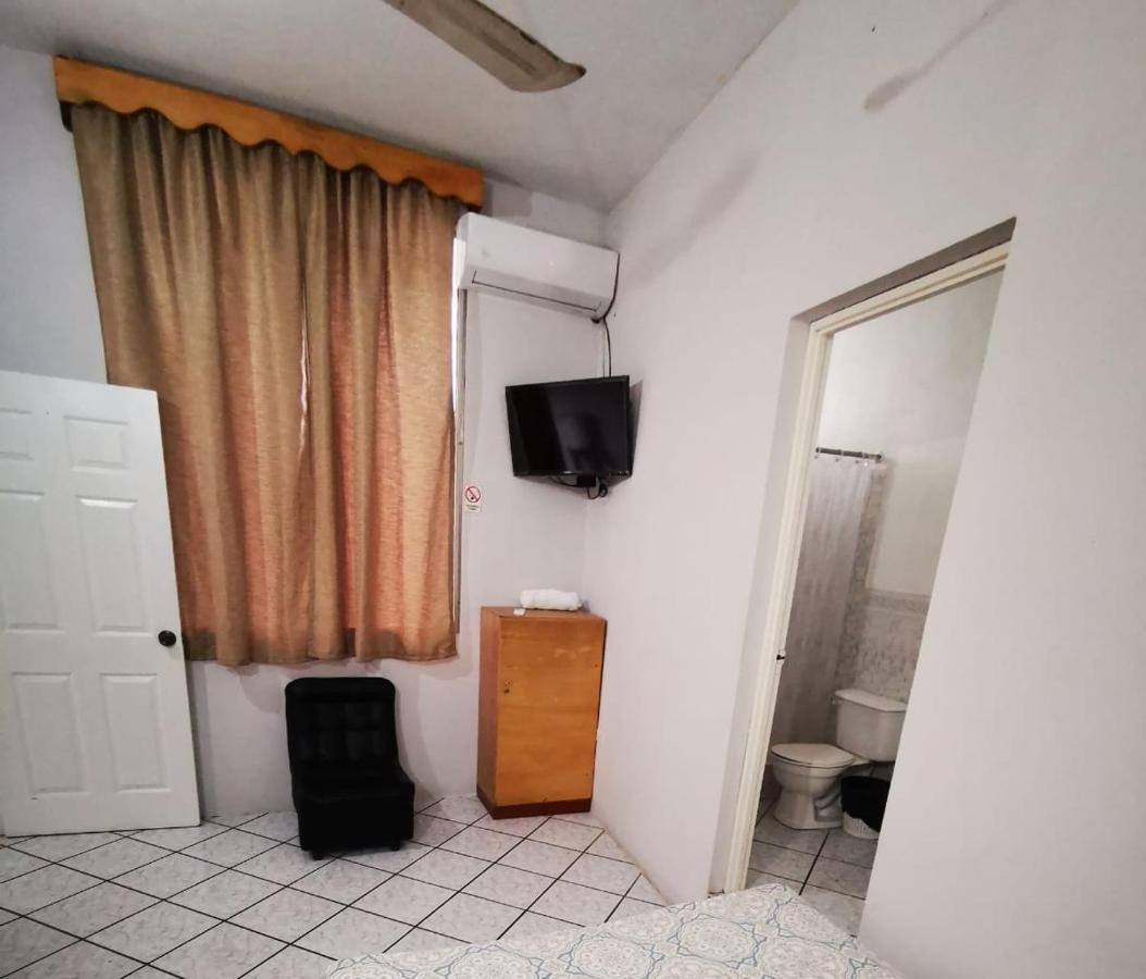 Hostal Tah Itza Flores Eksteriør billede